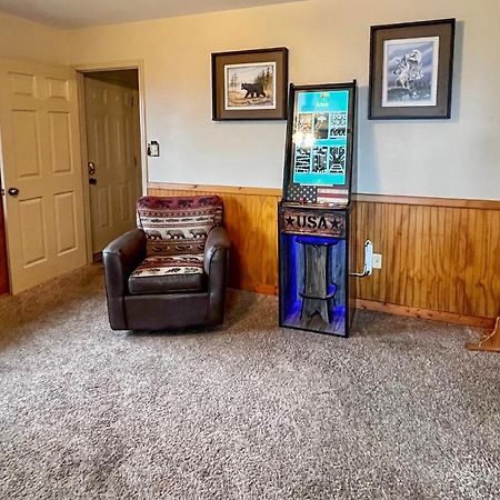 Smoky Mountain Retreat With Hot Tub, Arcade Games Villa Pigeon Forge Luaran gambar