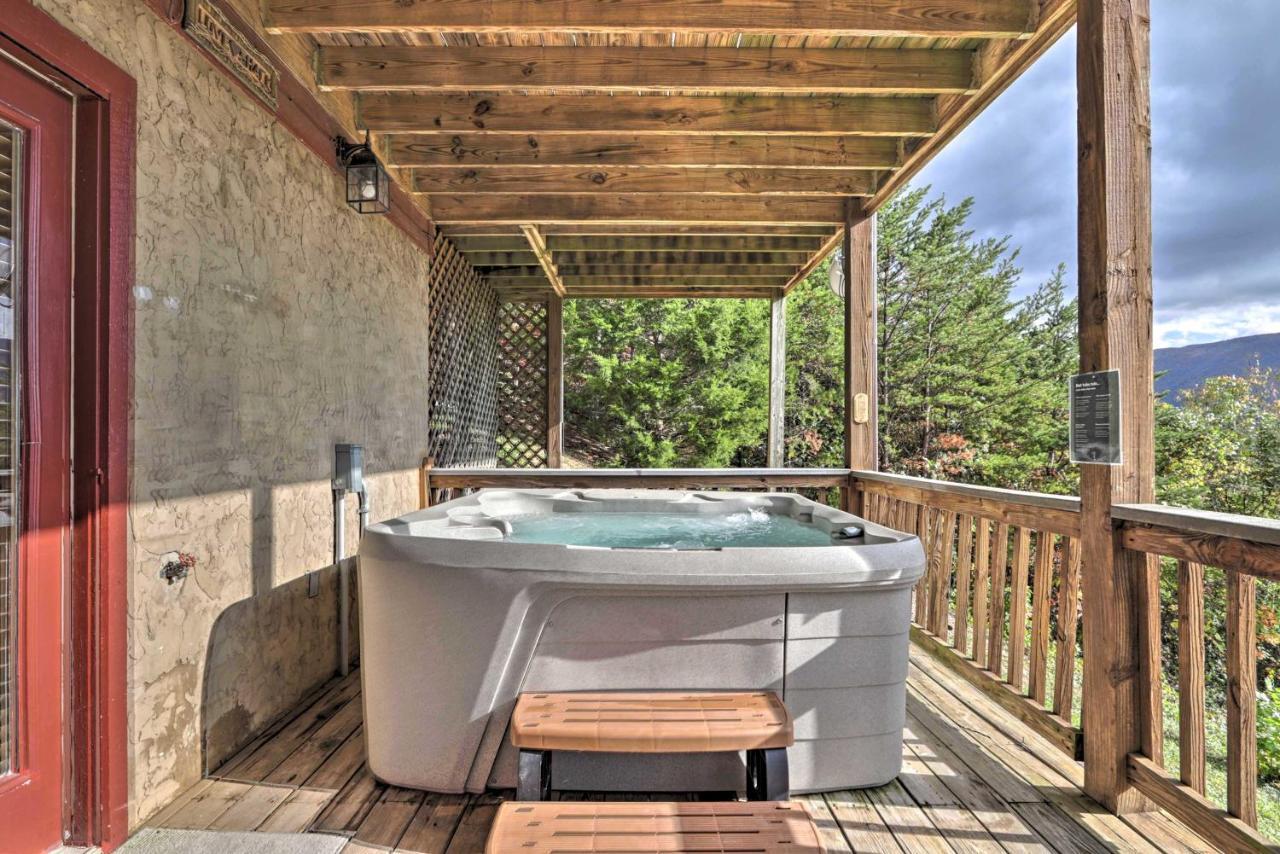 Smoky Mountain Retreat With Hot Tub, Arcade Games Villa Pigeon Forge Luaran gambar