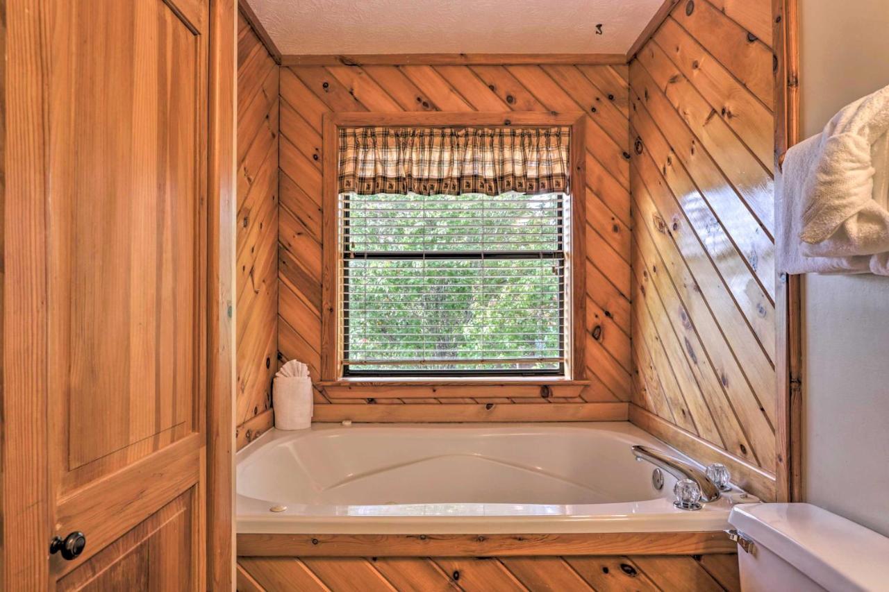 Smoky Mountain Retreat With Hot Tub, Arcade Games Villa Pigeon Forge Luaran gambar