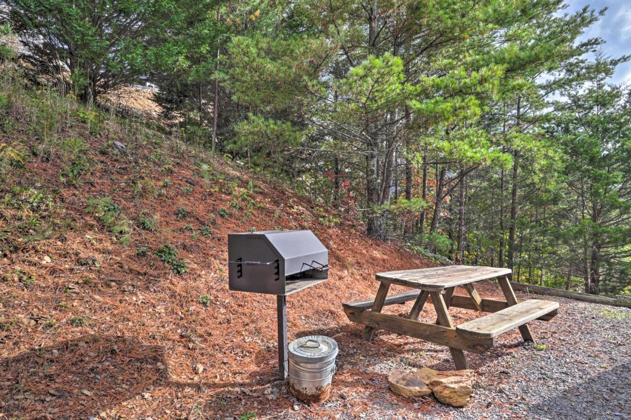 Smoky Mountain Retreat With Hot Tub, Arcade Games Villa Pigeon Forge Luaran gambar