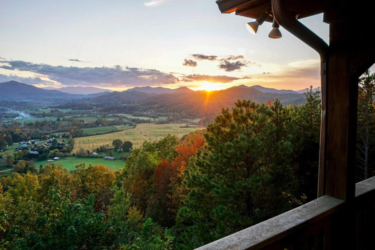 Smoky Mountain Retreat With Hot Tub, Arcade Games Villa Pigeon Forge Luaran gambar